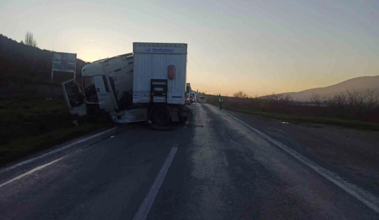 Bilecik&rsquo;te tır kontrolden &ccedil;ıktı: 1 yaralı
