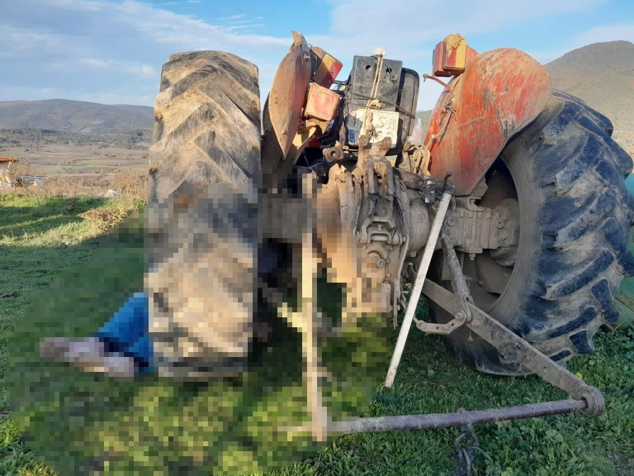 Bilecik’te traktörün altında kalan yaşlı adam hayatını kaybetti
