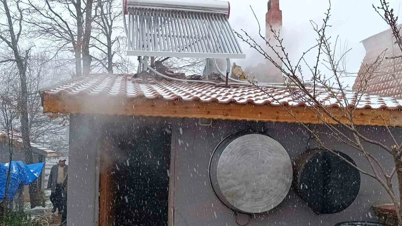 Bilecik’teki at çiftliğinde çıkan yangın büyümeden söndürüldü