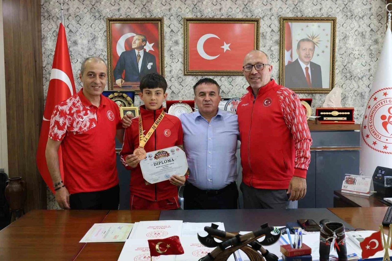 Bilecikli karate sporcusu Balkan &uuml;&ccedil;&uuml;nc&uuml;s&uuml; oldu
