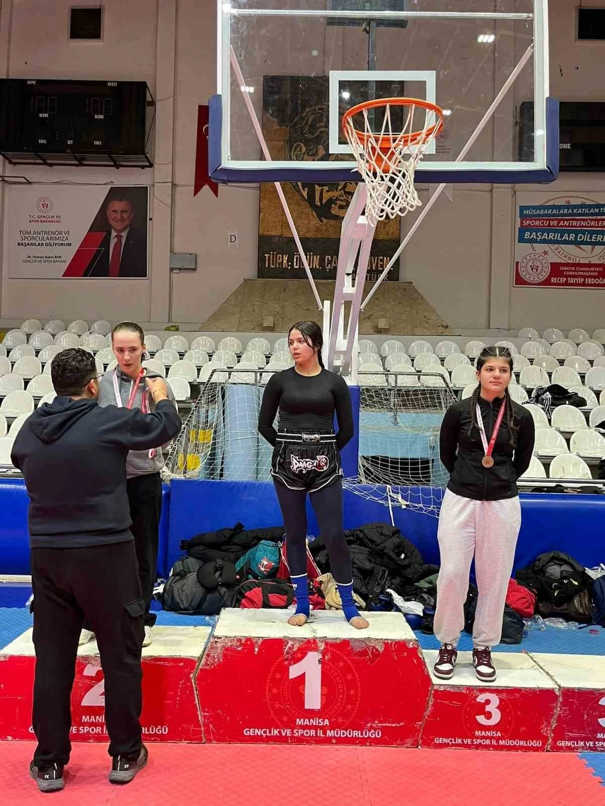 Bilecikli kick boks&ccedil;ular Manisa&rsquo;da b&uuml;y&uuml;k başarı elde etti
