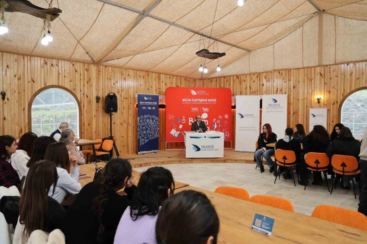 Bilim Kafe&rsquo;de her y&ouml;n&uuml;yle Mehmet Akif konuşuldu
