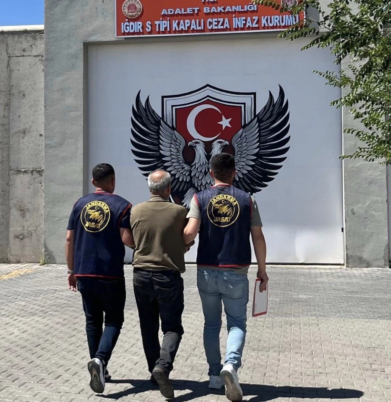 Bilişim yoluyla hırsızlık su&ccedil;undan aranan h&uuml;k&uuml;ml&uuml; yakalandı
