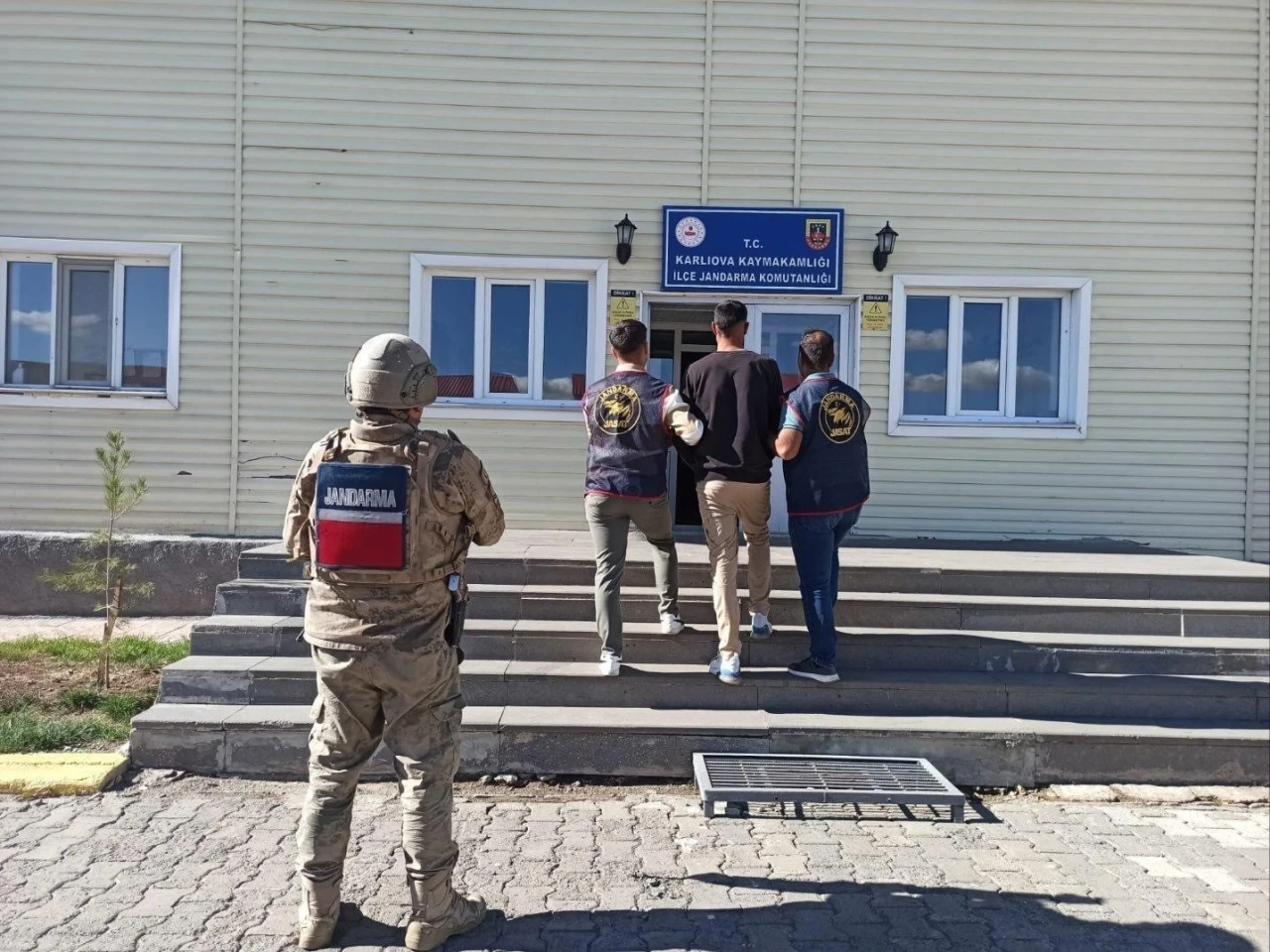 Bingöl’de 11 yıl kesinleşmiş hapis cezası bulunan şahıs yakalandı
