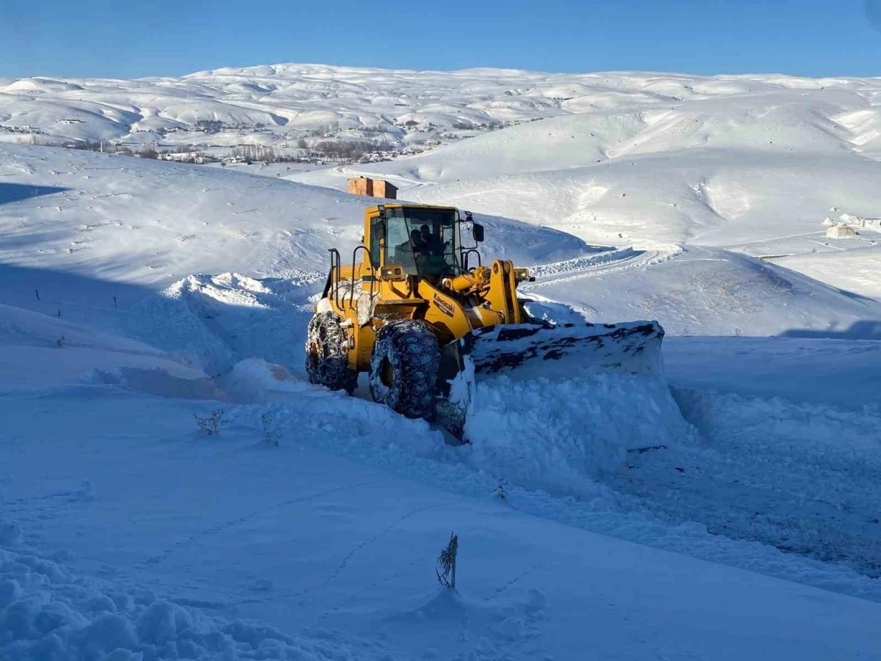 Bing&ouml;l&rsquo;de  161 k&ouml;y yolu ulaşıma kapandı
