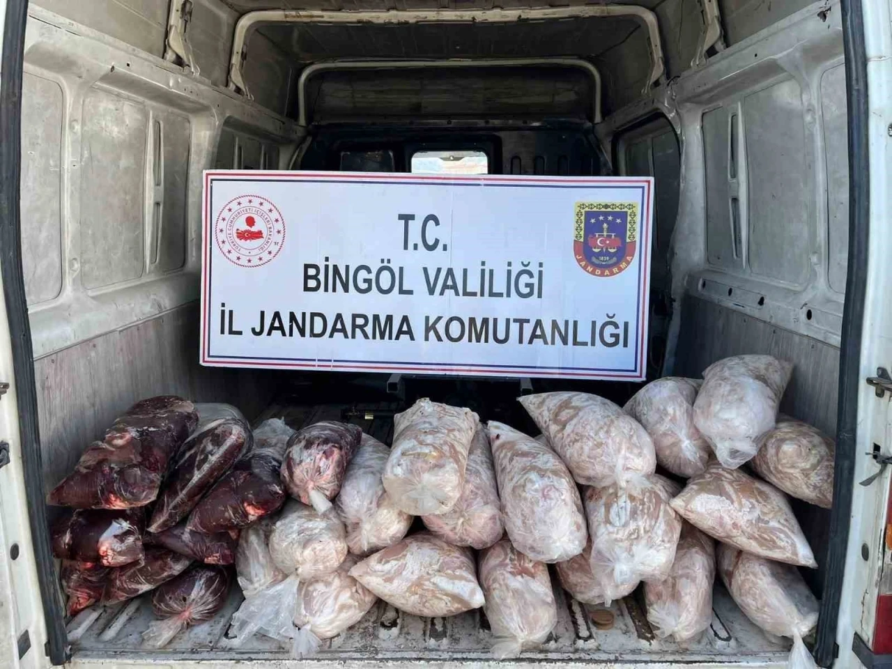 Bingöl’de gıda ve hijyen kurallarına aykırı şekilde taşınan 200 kilo sakatat ele geçirildi