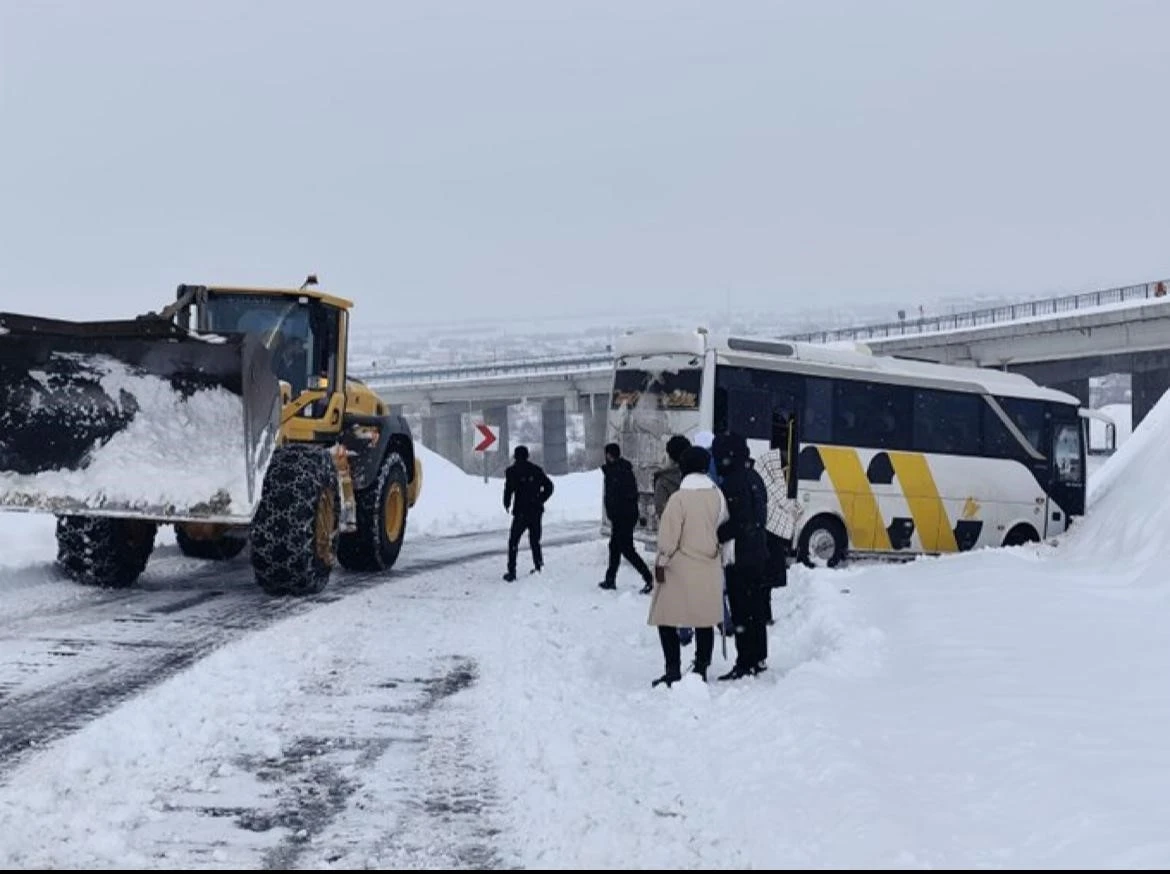 Bing&ouml;l&rsquo;de kayan midib&uuml;s kara saplandı

