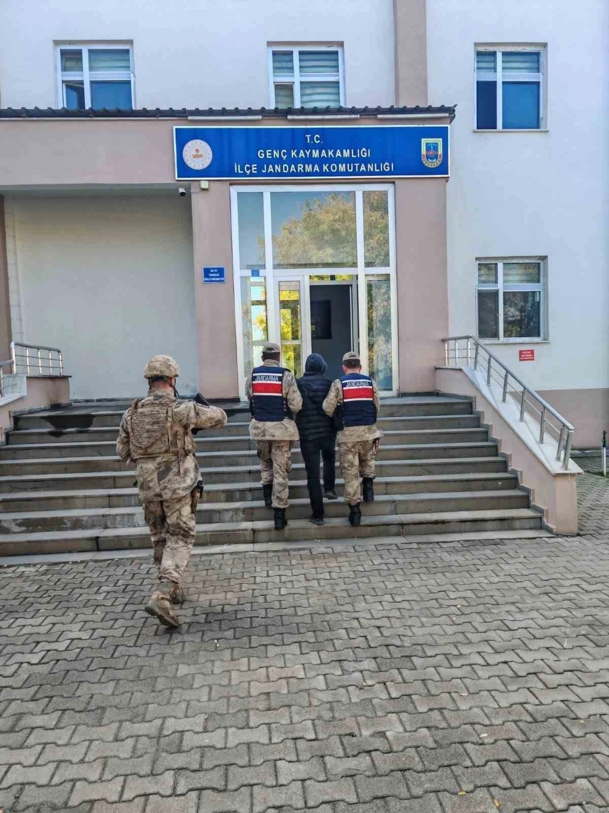 Bingöl’de kesinleşmiş hapis cezasıyla aranan 2 şüpheli yakalandı
