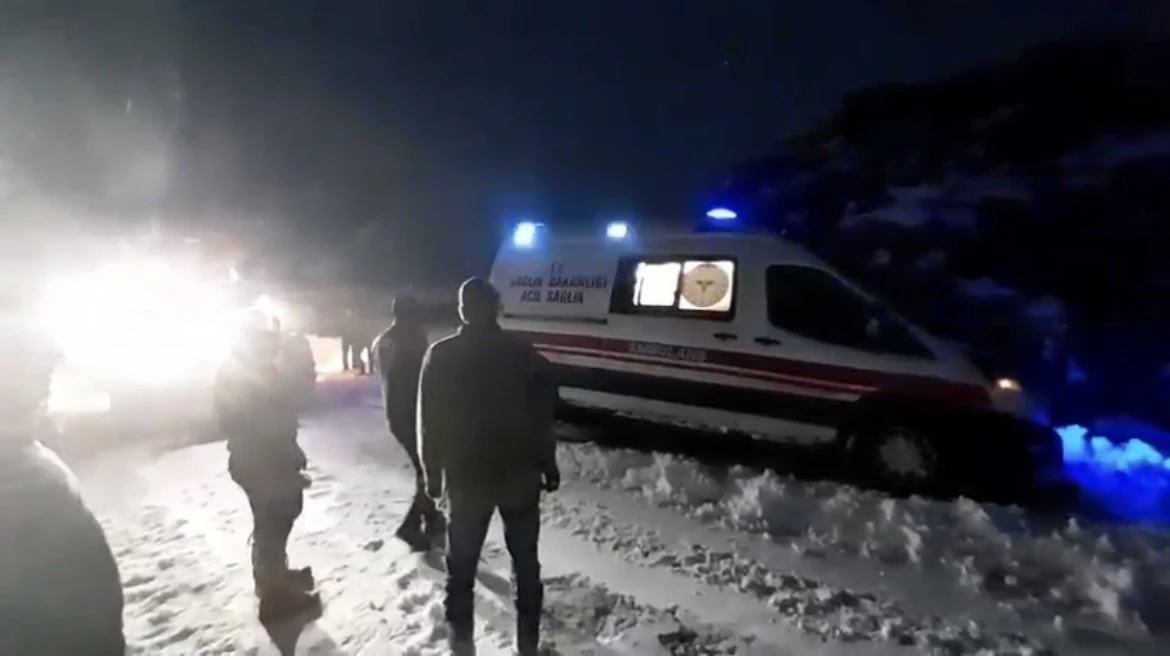 Bing&ouml;l&rsquo;de yoğun kar yağışı sonrası ekipler seferber oldu
