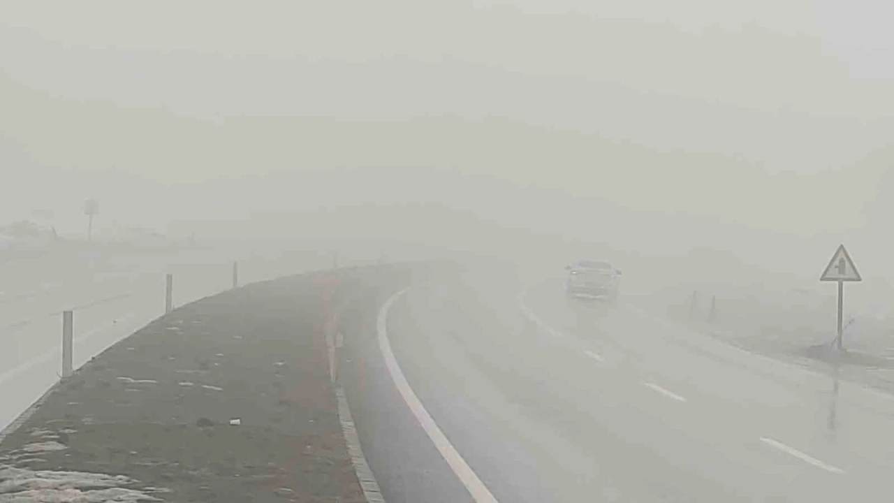 Bing&ouml;l&rsquo;de yoğun sis g&ouml;r&uuml;ş mesafesini d&uuml;ş&uuml;rd&uuml;
