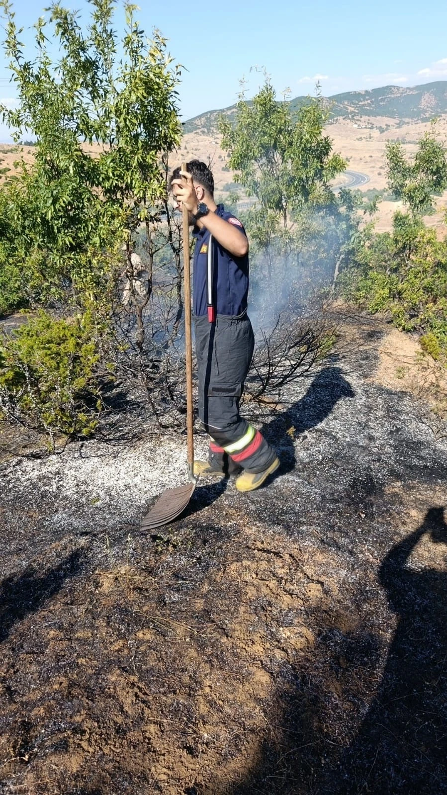 Bing&ouml;l&rsquo;de yol kenarında &ccedil;ıkan yangın s&ouml;nd&uuml;r&uuml;ld&uuml;
