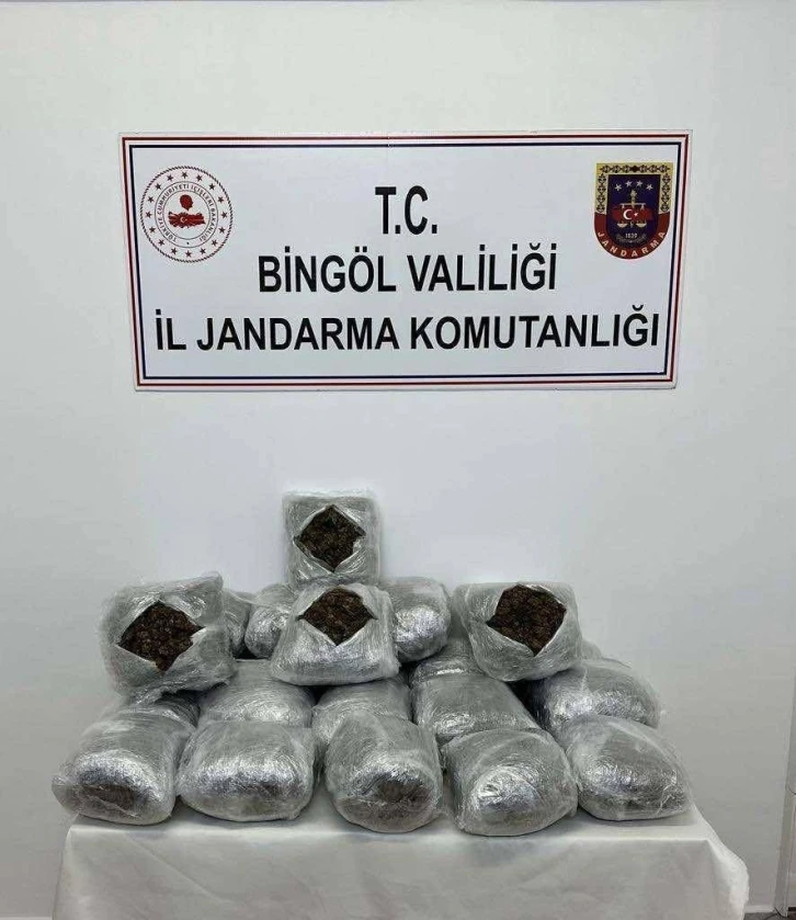 Bing&ouml;l&rsquo;de yol kenarında uyuşturucu madde ele ge&ccedil;irildi
