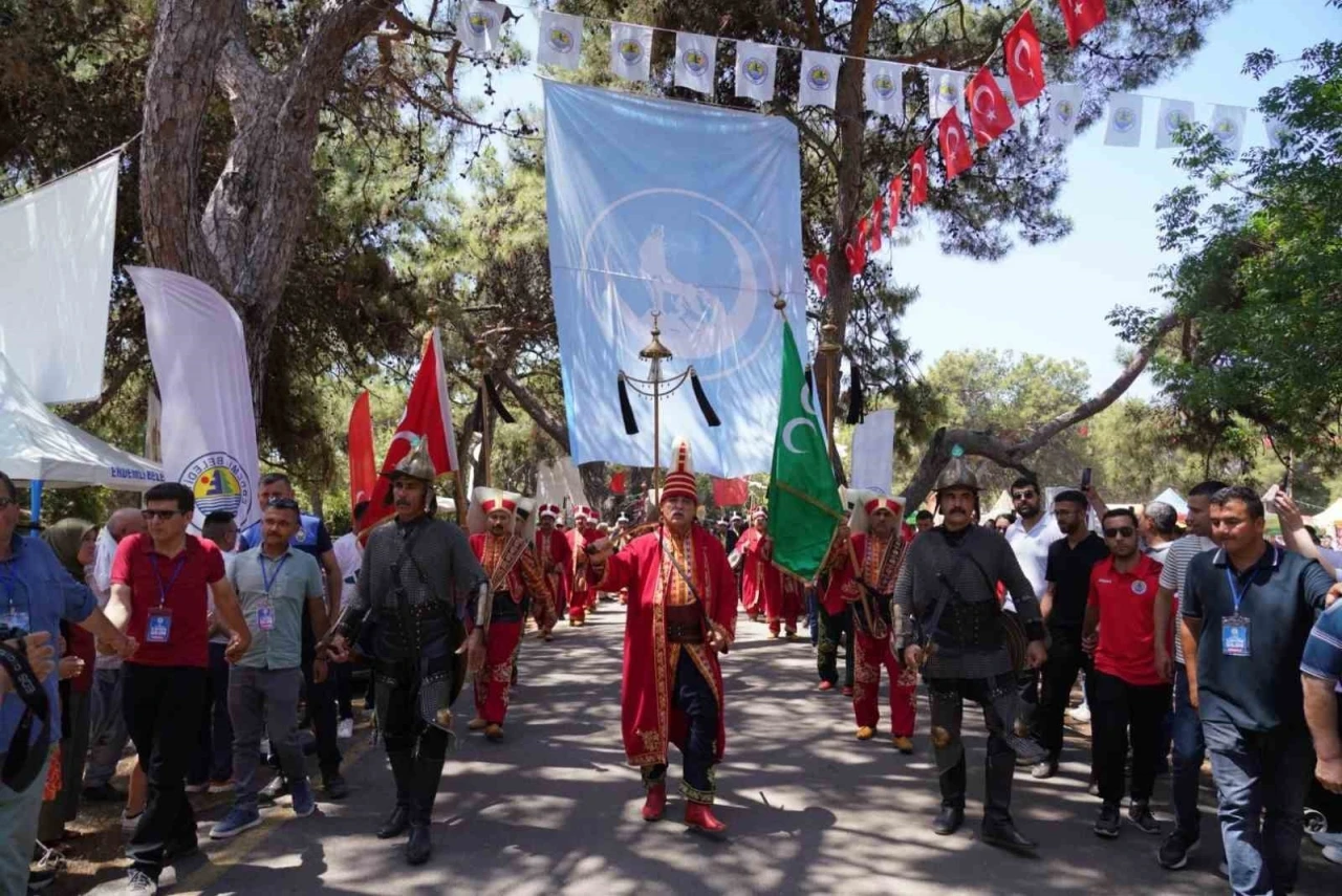 Binlerce kişi geldi: Geleneksel Türkmen Şöleni coşkulu geçti
