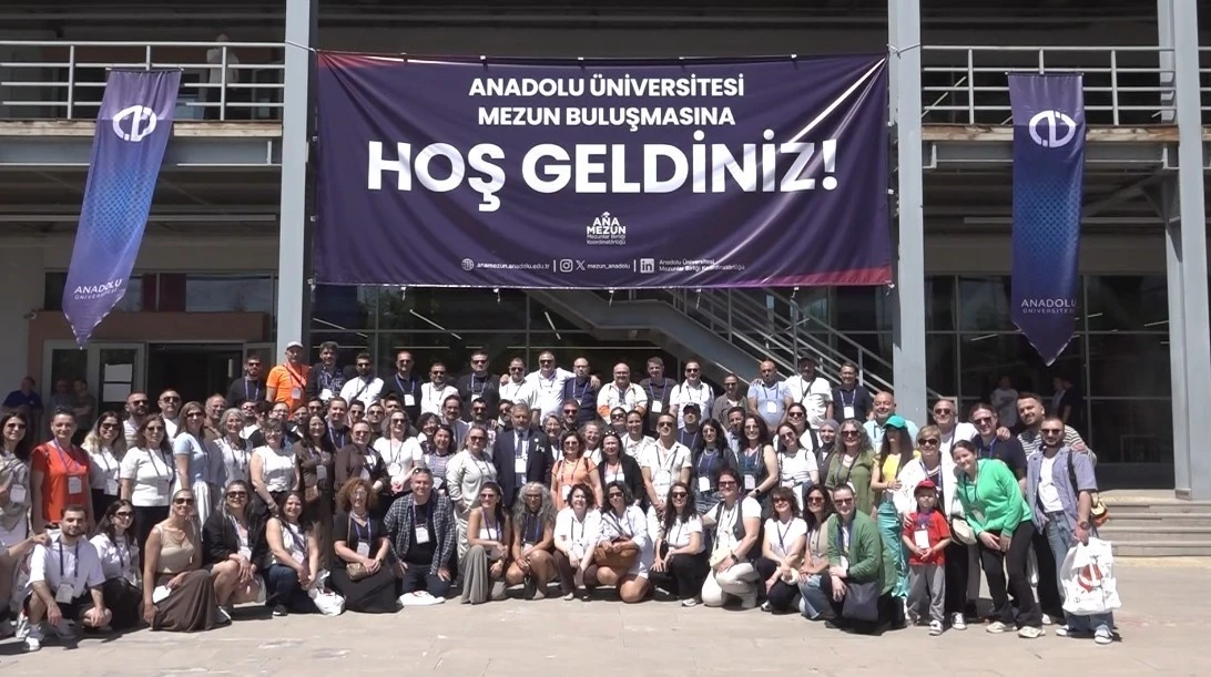 Bir araya gelen Anadolu &Uuml;niversitesi mezunları hasret giderdi
