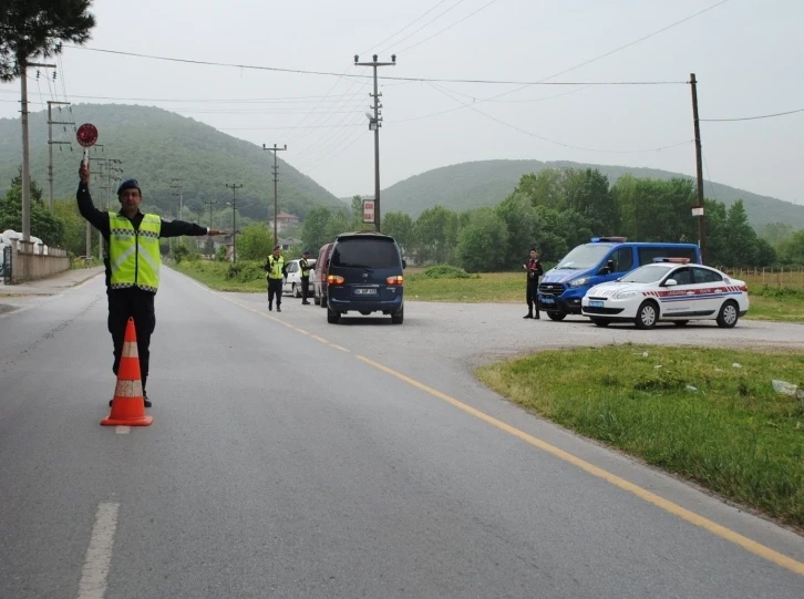 Bir ayda 725 araç ve 266 sürücü trafikten men edildi
