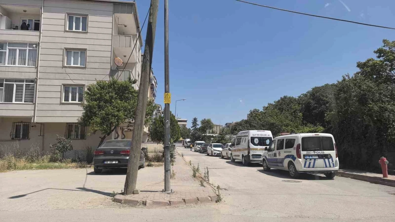 Bir aylık bebek beşiğinde ölü bulundu
