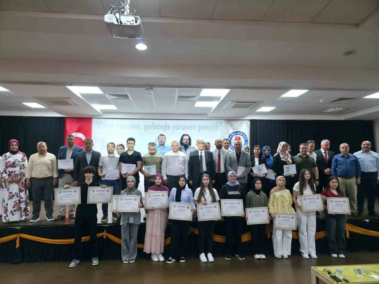 Bir Bilenle Bilge Nesil &ouml;d&uuml;l t&ouml;reni ger&ccedil;ekleştirildi
