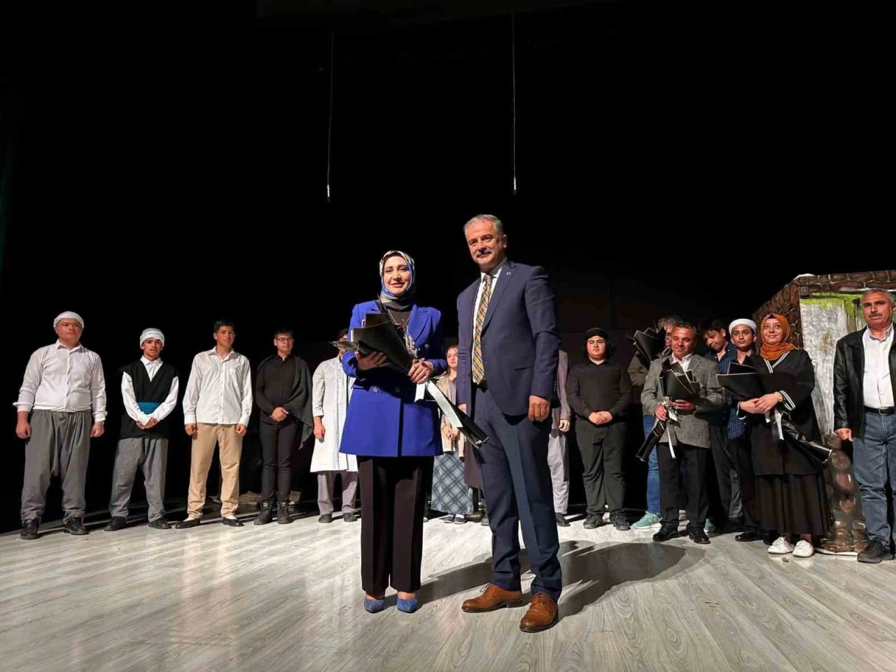 ’Bir Gönül Yolculuğu Yunus Emre’ oyunu izleyicilerden tam not aldı
