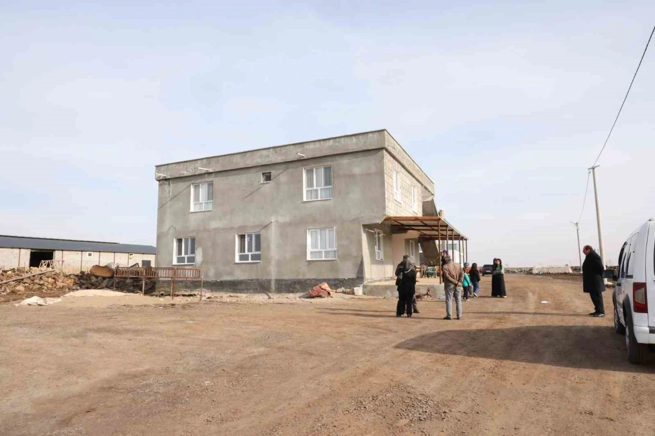 Bir kadının &ouml;ld&uuml;ğ&uuml;, bir &ccedil;ocuğun ağır yaralandığı saldırının altında "sosyal medya paylaşımı" olduğu ileri s&uuml;r&uuml;ld&uuml;
