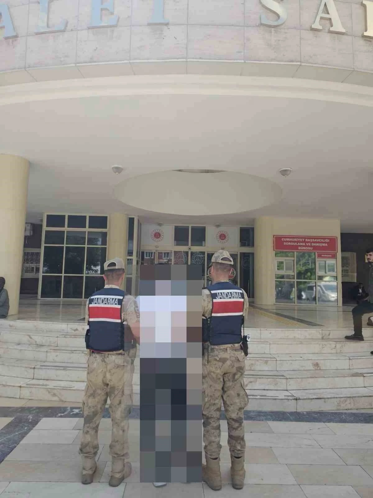 Birecik&rsquo;te aranan şahıs jandarmaya yakalandı
