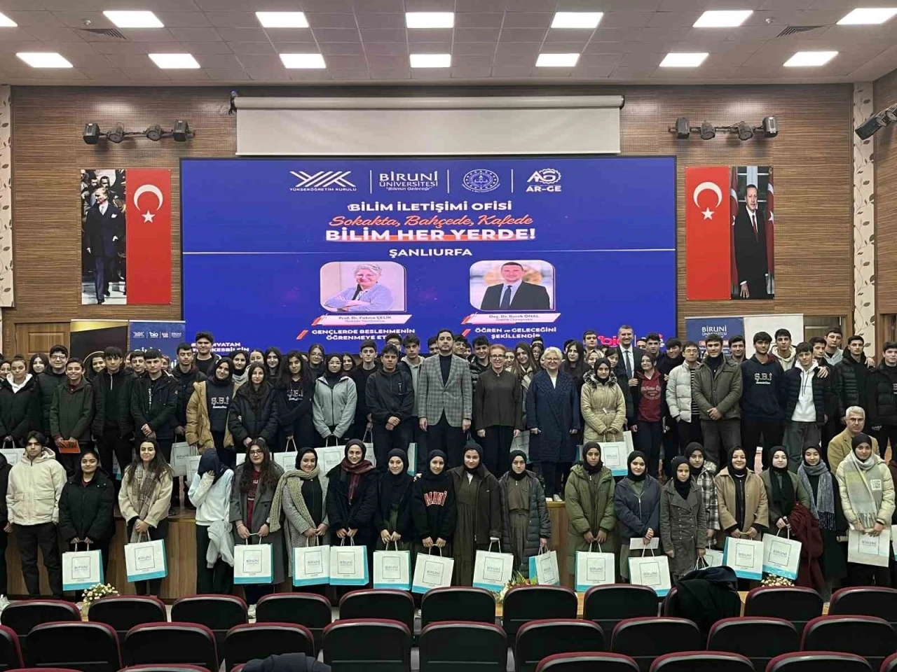 Biruni &Uuml;niversitesi, Y&Ouml;K&rsquo;&uuml;n &lsquo;Bilim Kafe&rsquo; etkinlikleriyle 6 ilde gen&ccedil;lerle buluştu
