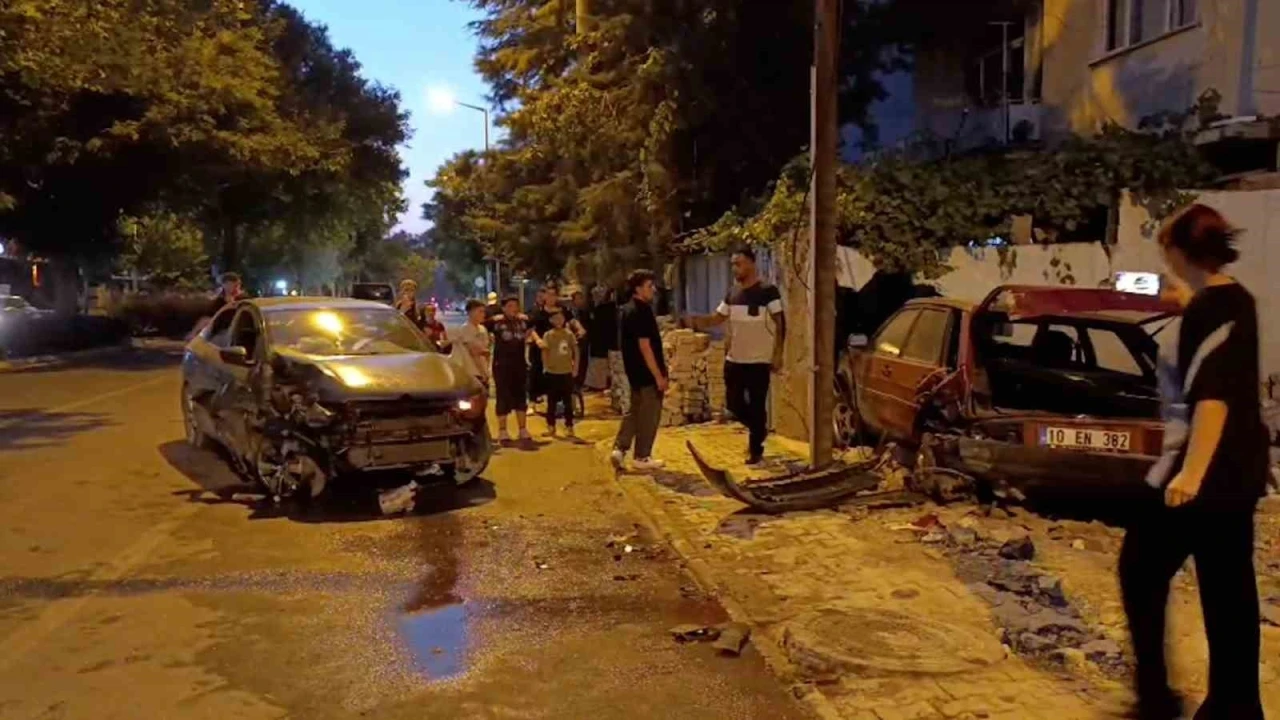 Bisikletli çocuğa çarpmamak için direksiyonu kırdı, park halindeki araca çarptı
