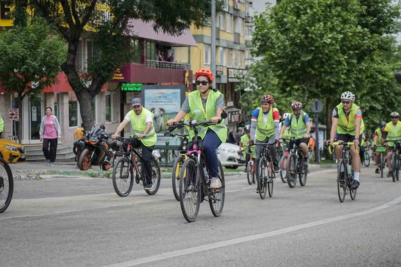 Bisikletliler, farkındalık için pedal çevirdi
