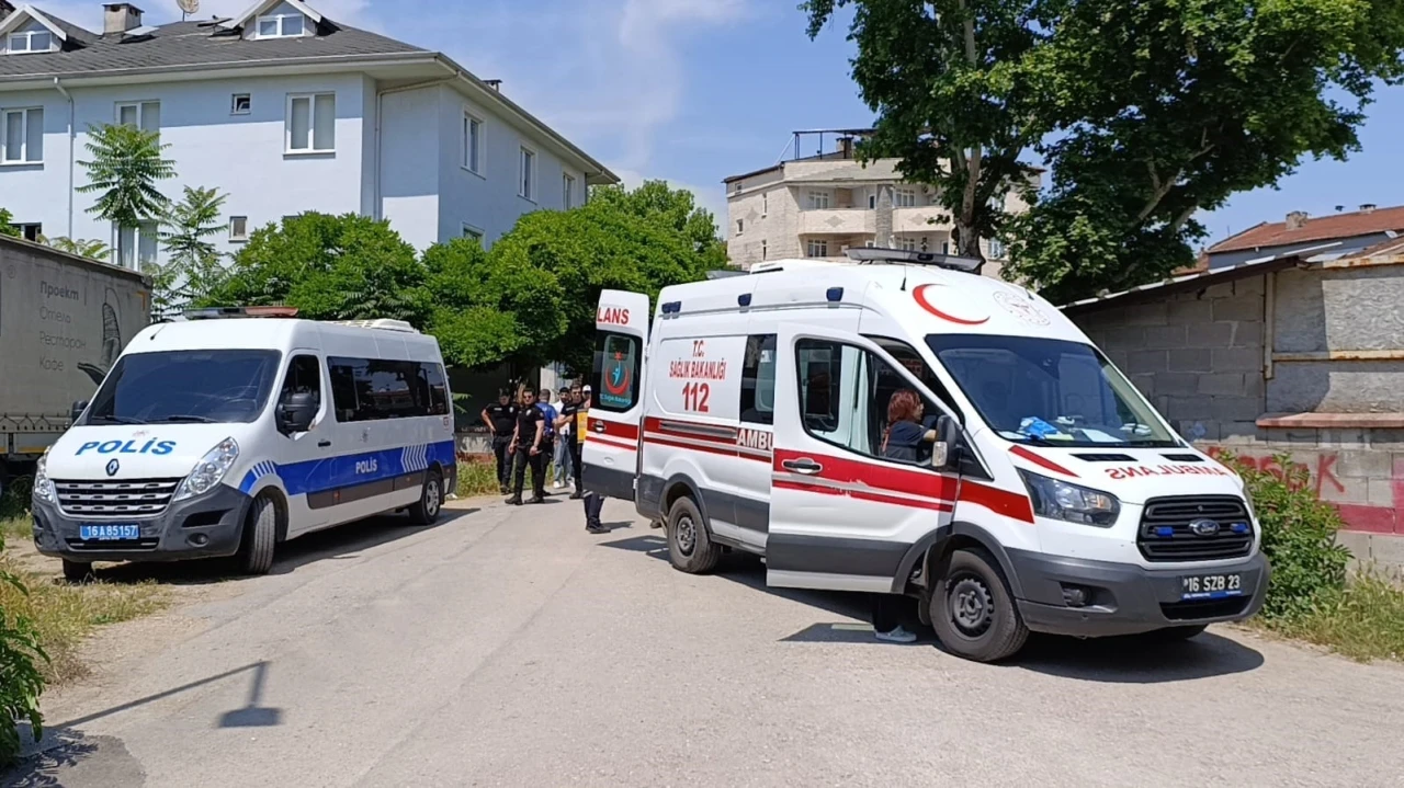 Bisikletten d&uuml;şen yaşlı adam hayatını kaybetti
