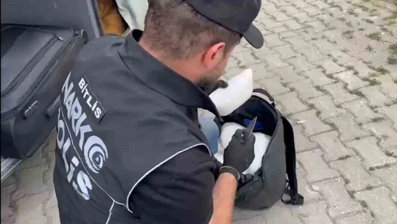 Bitlis’te 13 kilo metanfetamin ele geçirildi
