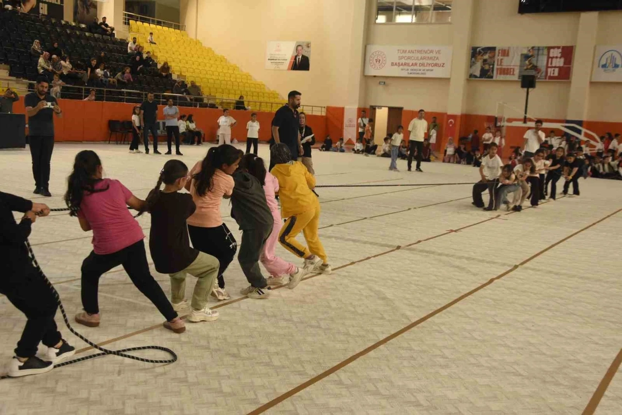 Bitlis&rsquo;te geleneksel &ccedil;ocuk oyunları şenliği
