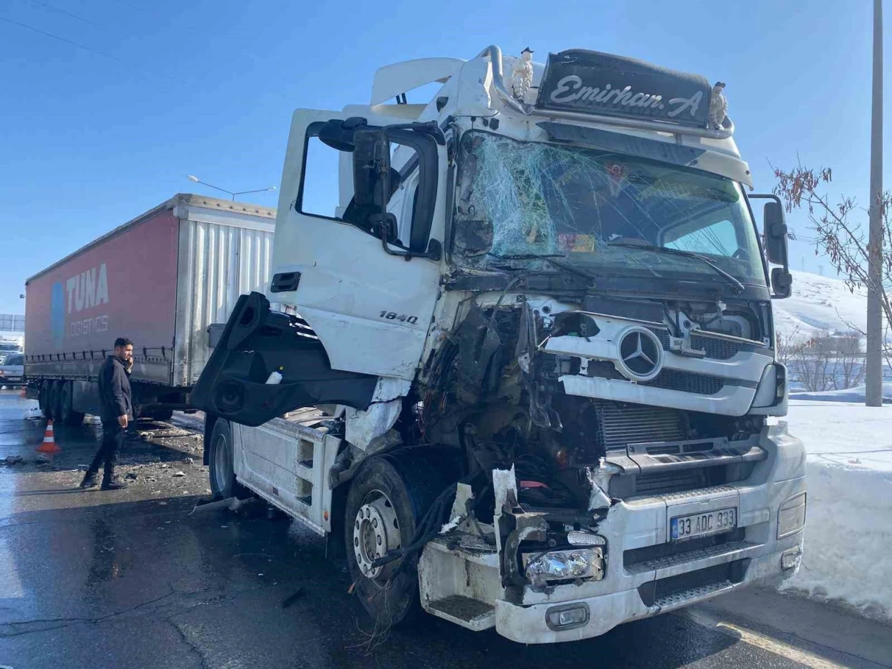 Bitlis&rsquo;te iki tır &ccedil;arpıştı
