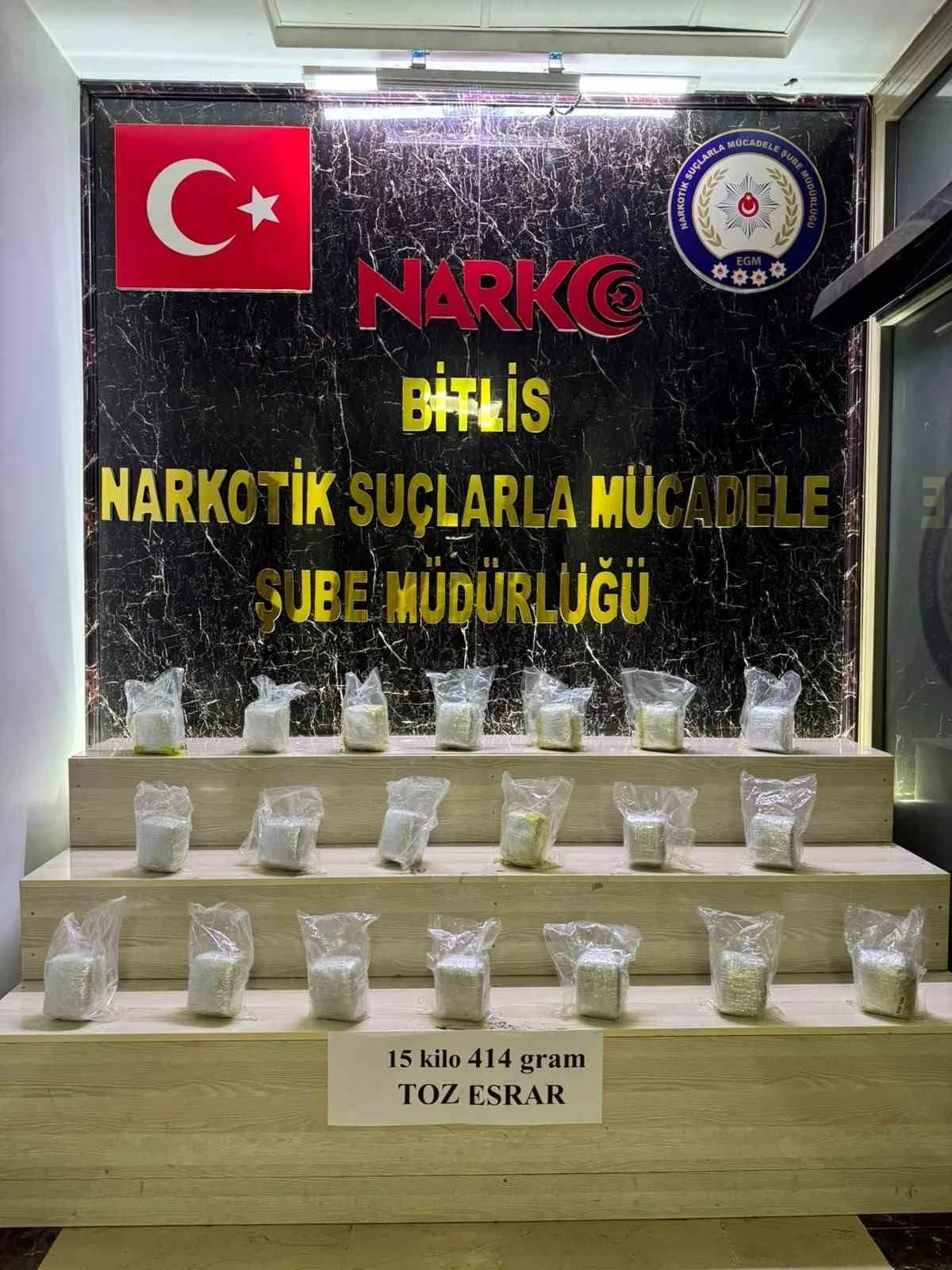 Bitlis&rsquo;te yakıt deposuna gizlenen 15 kilo esrar ele ge&ccedil;irildi
