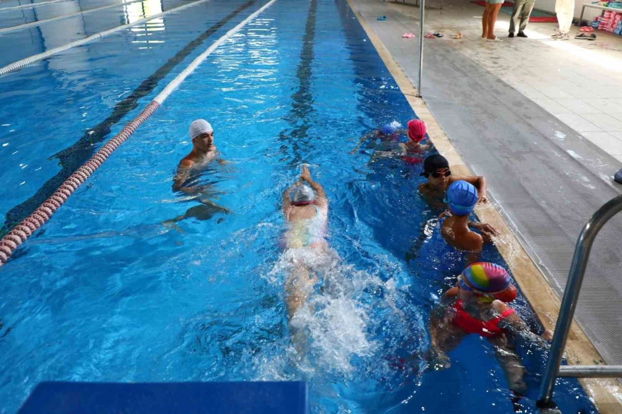 Bodrum Belediyesi’nin ücretsiz yüzme kursları başladı
