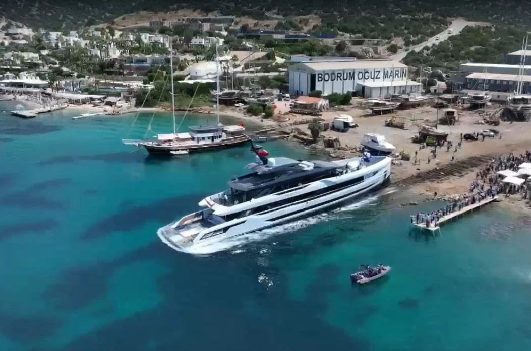 Bodrum’da 1.2 milyarlık süper yat suya indirildi

