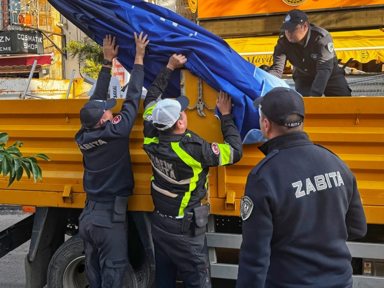 Bodrum’da kamusal alanlar işgallerden temizleniyor
