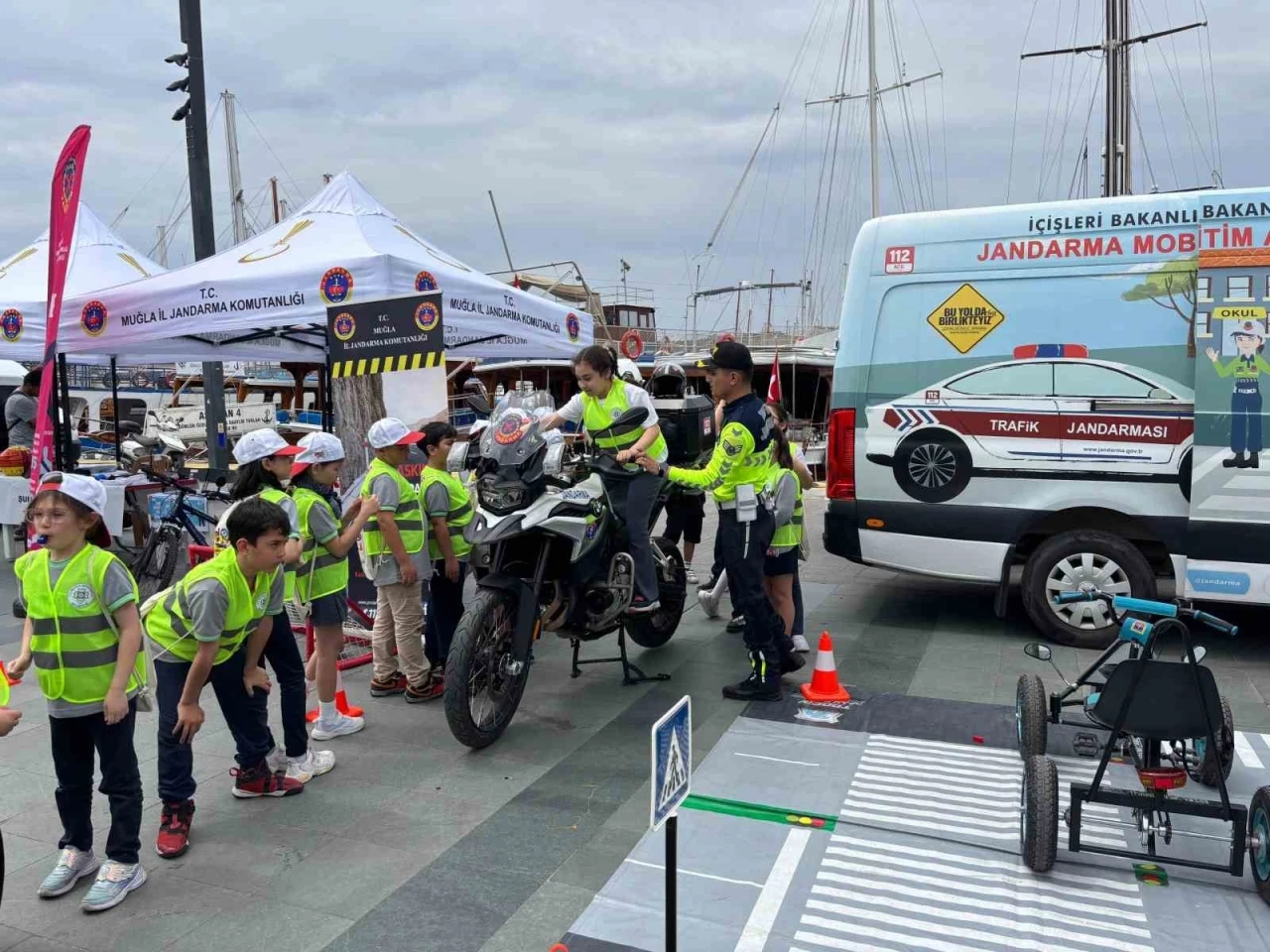 Bodrum&rsquo;da &ouml;ğrenci ve vatandaşlara trafik eğitimi verildi