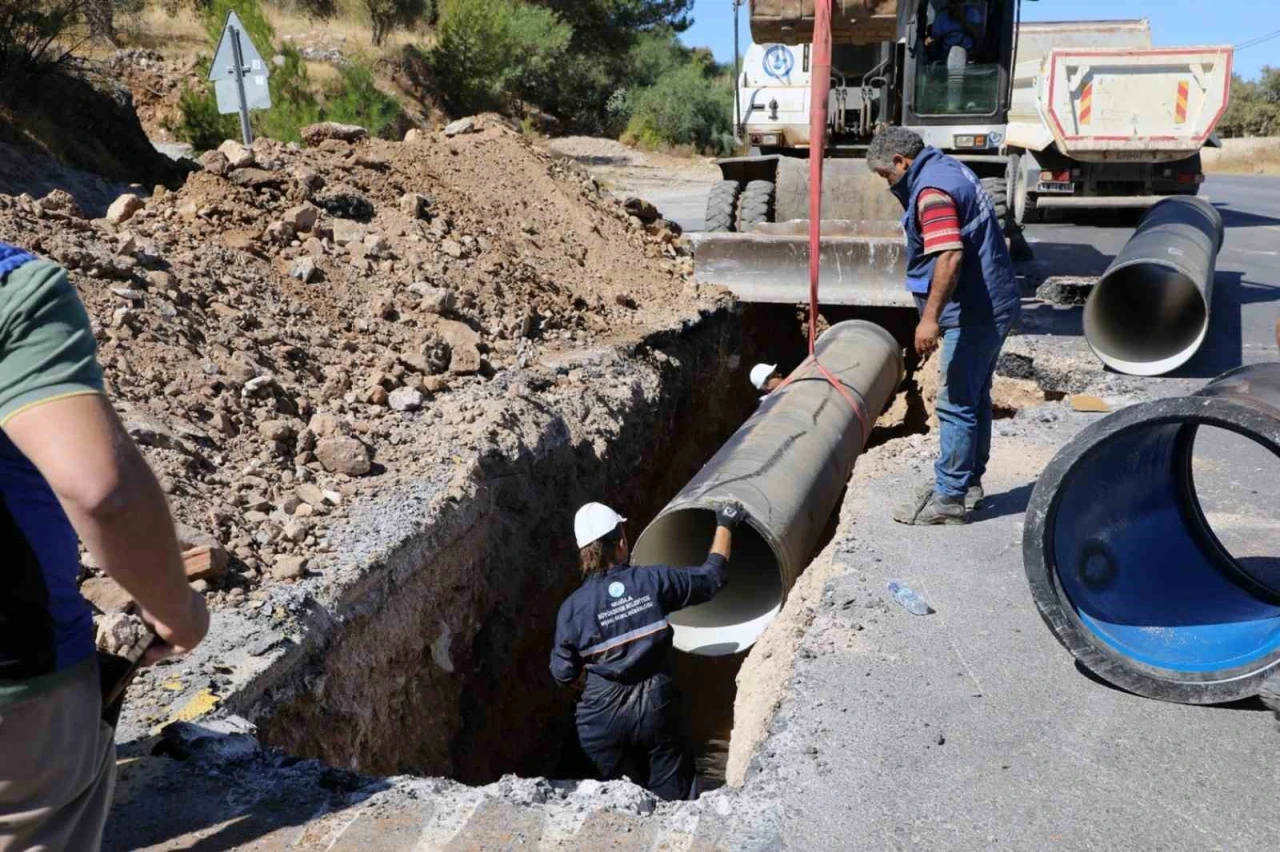 Bodrum’da sürekli patlayan su isale hatları değişiyor
