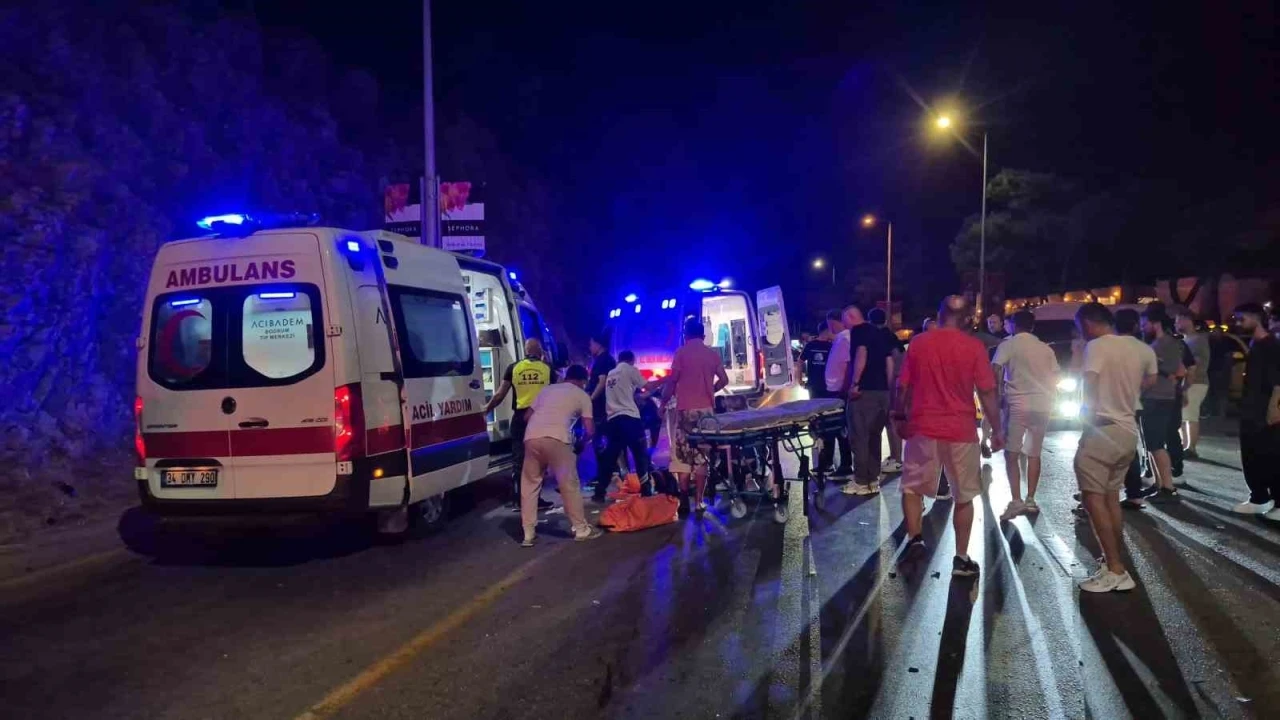Bodrum&rsquo;da taksi ile motosiklet &ccedil;arpıştı: 1 &ouml;l&uuml;, 1 ağır yaralı
