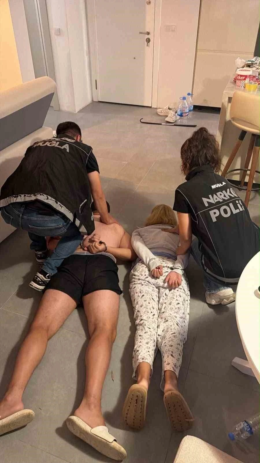 Bodrum&rsquo;da uluslararası operasyon: Kırmızı b&uuml;ltenle aranan uyuşturucu taciri kıskıvrak yakalandı
