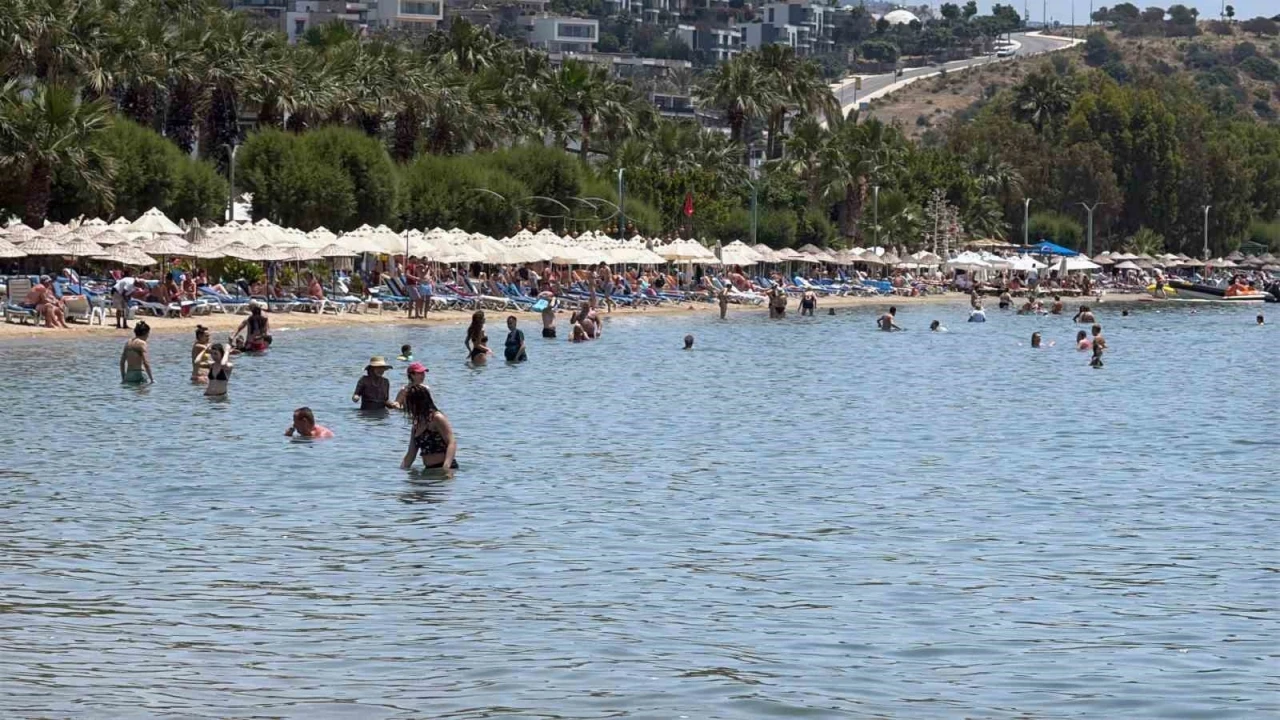 Bodrum sahillerinde ‘bayram’ yoğunluğu

