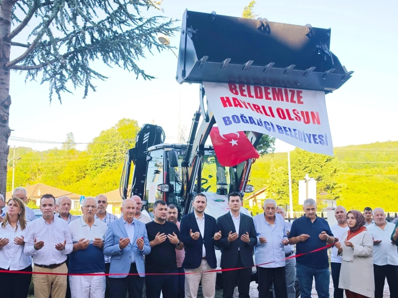 Boğaziçi’ne iş makinası ve kamyonet

