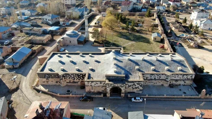 B&ouml;lgenin en b&uuml;y&uuml;k kervansarayı restore edilecek
