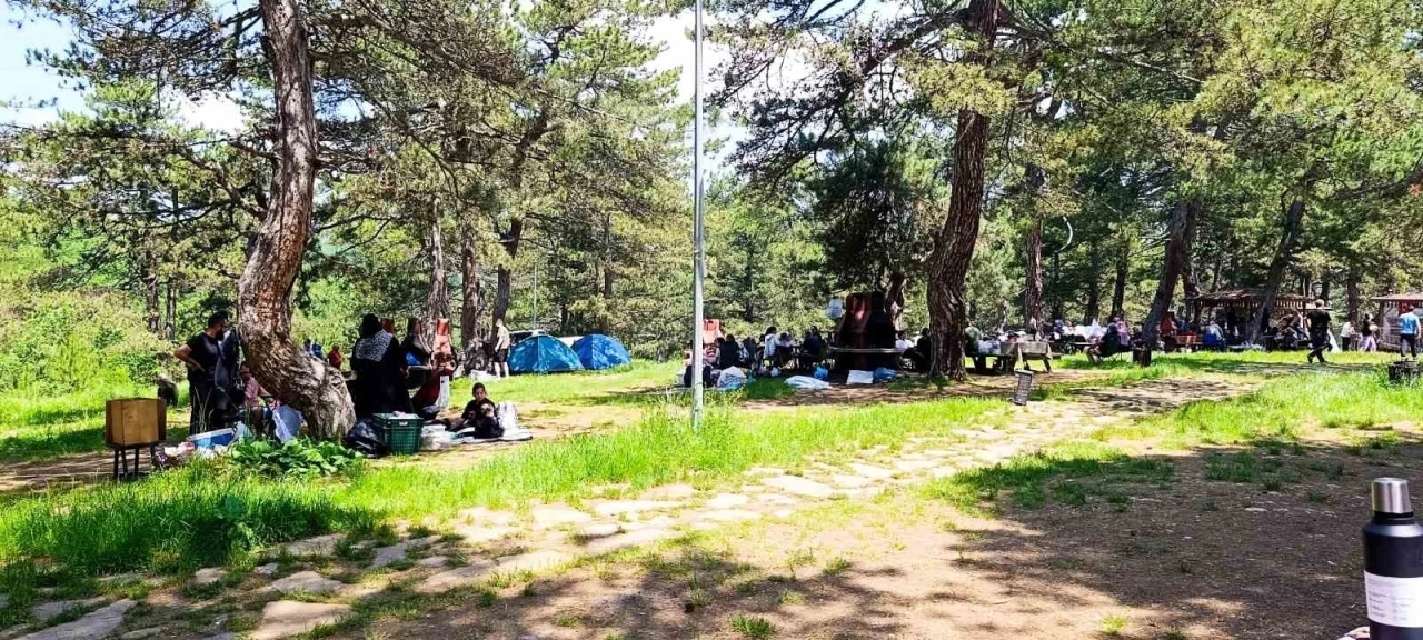 Bölgenin gözde tabiat parkı ziyaretçi akınına uğruyor