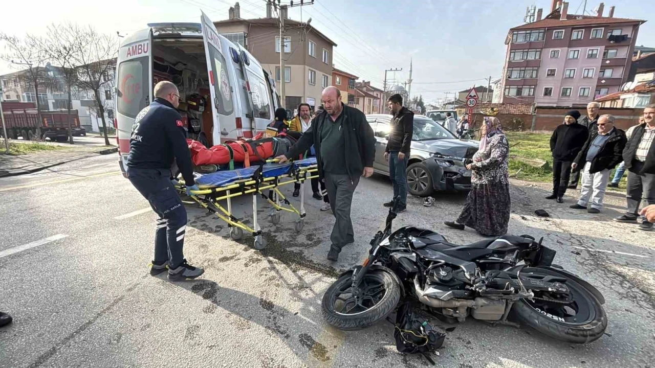Bolu&rsquo;da ciple &ccedil;arpışan motosikletli yaralandı
