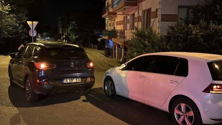 Bolu&rsquo;da ciple otomobil &ccedil;arpıştı: 1 yaralı
