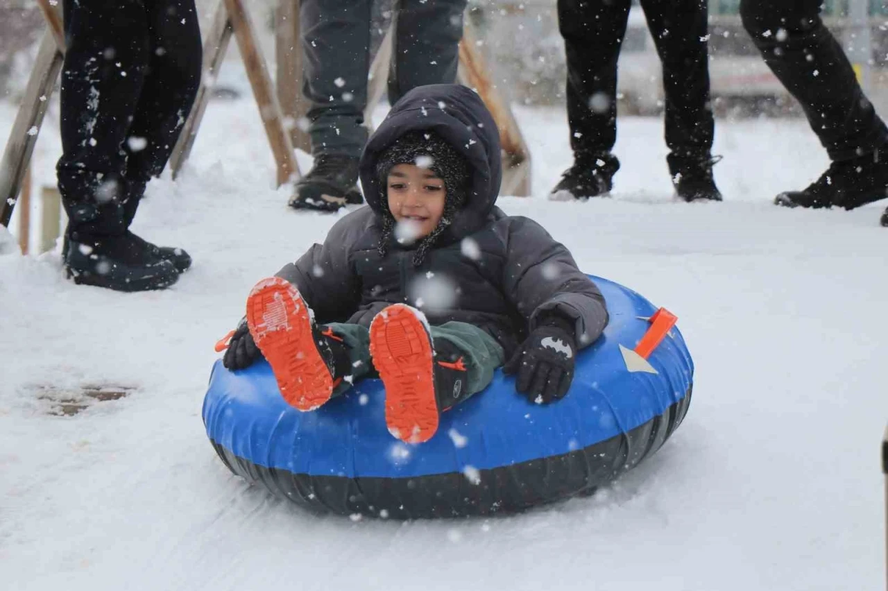 Bolu&rsquo;da eğitime kar engeli: Okullar 1 g&uuml;n tatil edildi
