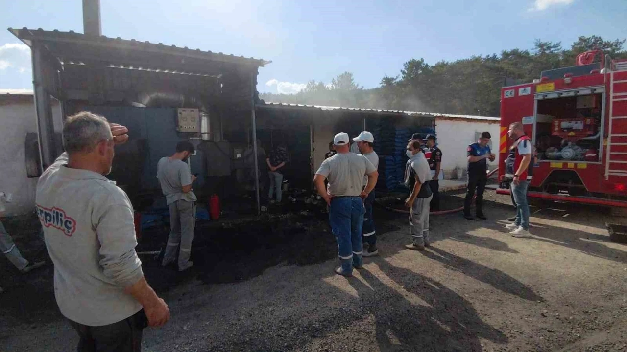 Bolu&rsquo;da Erpili&ccedil; k&uuml;meslerinde y&uuml;kselen dumanlar itfaiyeyi alarma ge&ccedil;irdi
