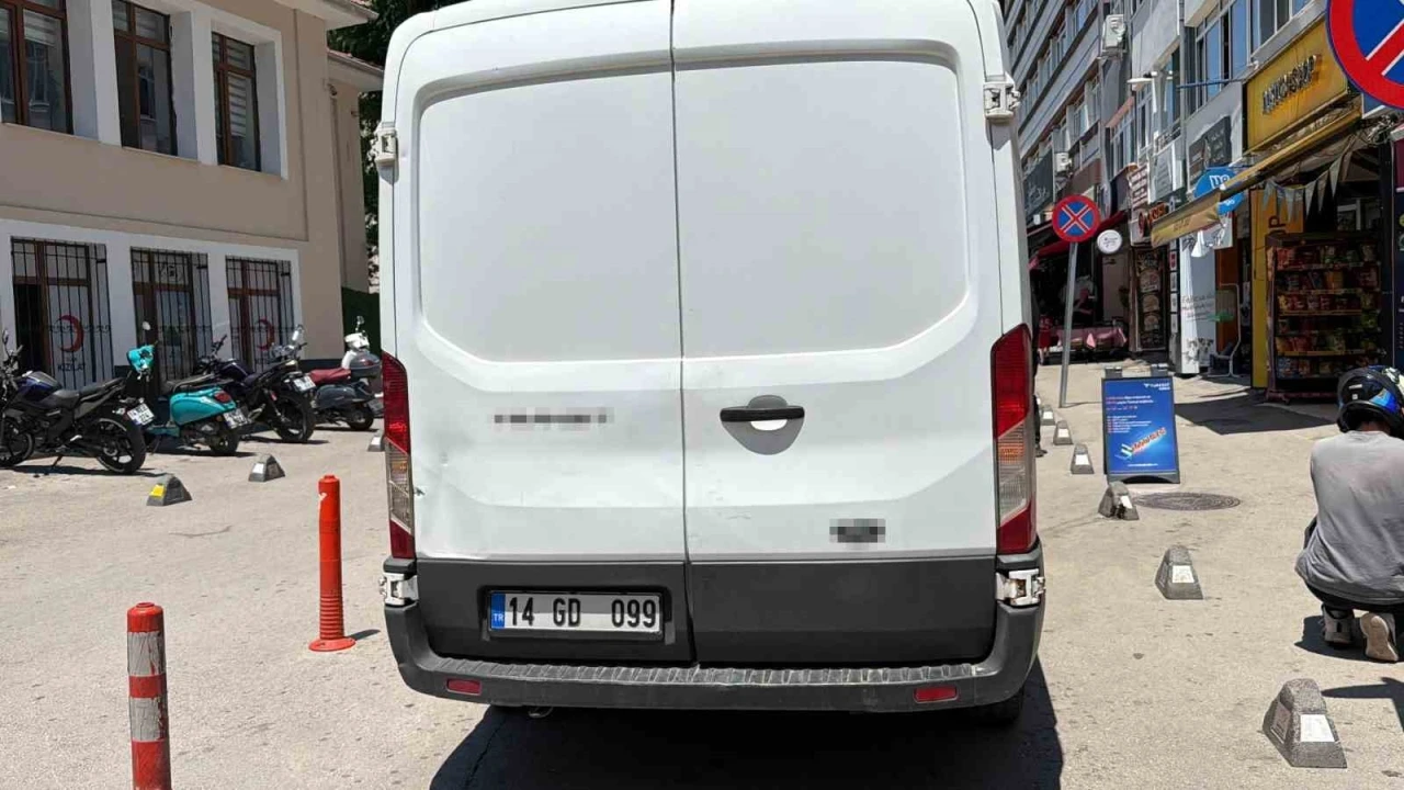 Bolu&rsquo;da geri manevra yapan panelvan yaşlı kadına &ccedil;arptı
