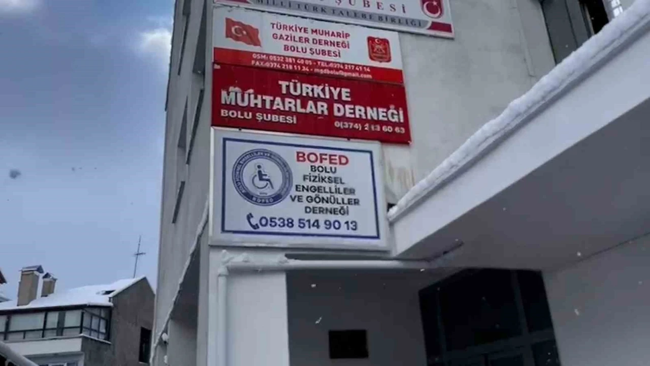 Bolu&rsquo;da hırsızlar, engelliler derneğinin masa ve sandalyesini &ccedil;aldı

