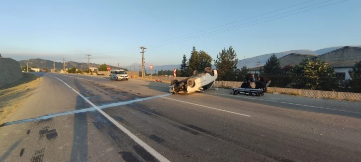 Bolu’da kontrolden çıkan otomobil tepetaklak oldu: 1 yaralı